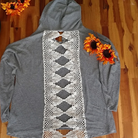 Hooded Top - Picture 2 of 3